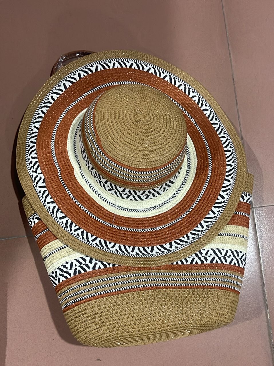 STRAW BAGS WITH HAT